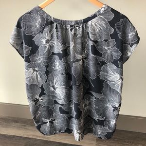 Loft flower keyhole back blouse